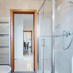 Guesthost - Luminoso Con Terrazzo Vicino All'universita' Apartman *