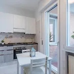 Apartman Guesthost - Luminoso Con Terrazzo Vicino All'universita'