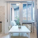 Guesthost - Luminoso Con Terrazzo Vicino All'universita' *