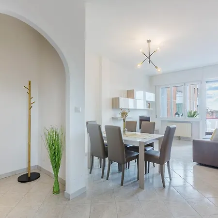 Lejlighed Guesthost - Luminoso Con Terrazzo Vicino All'universita' *