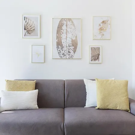 Guesthost - Luminoso Con Terrazzo Vicino All'universita' Apartment *