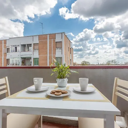 Apartment Guesthost - Luminoso Con Terrazzo Vicino All'universita' Ferrara