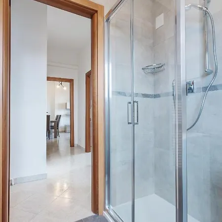 Guesthost - Luminoso Con Terrazzo Vicino All'universita' Apartment Ferrara