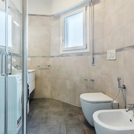 Luminoso Con Terrazzo Vicino All'universita' Ferrara