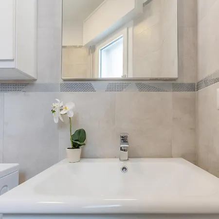 Apartamento Luminoso Con Terrazzo Vicino All'universita' Ferrara