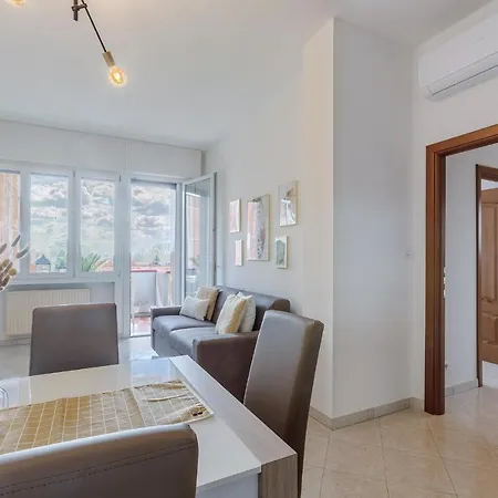 Apartamento Luminoso Con Terrazzo Vicino All'universita' Ferrara