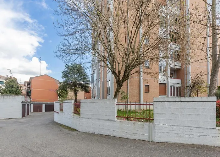 Luminoso Con Terrazzo Vicino All'universita' * Ferrara