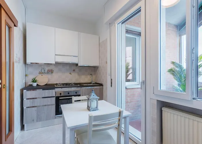 Apartment Guesthost - Luminoso Con Terrazzo Vicino All'universita'